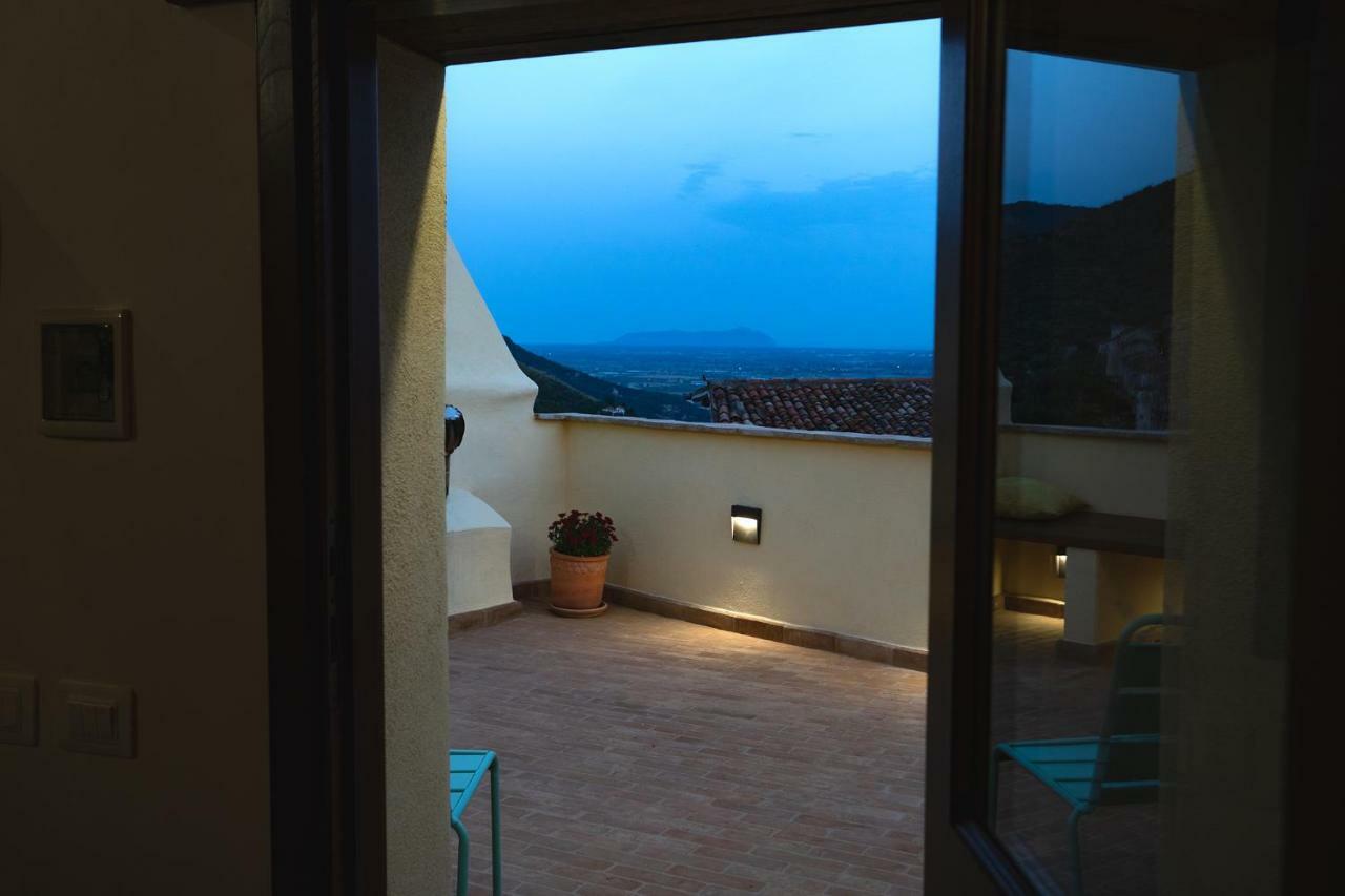 Aurora Medieval House Sermoneta Eksteriør bilde